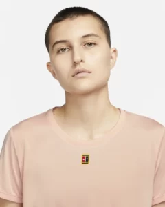 تی شرت تنیس زنانه نایک NikeCourt Dri-FIT Heritage - صورتی کمرنگ