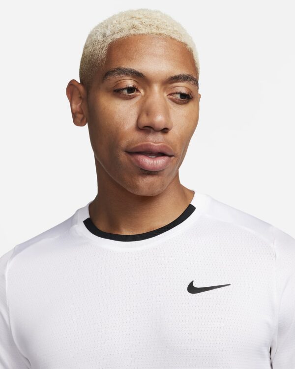 تی شرت تنیس مردانه نایک NikeCourt Advantage Dri-FIT- سفید