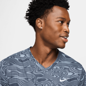 تی شرت تنیس مردانه نایک Nike Court Victory Dri-Fit– طوسی
