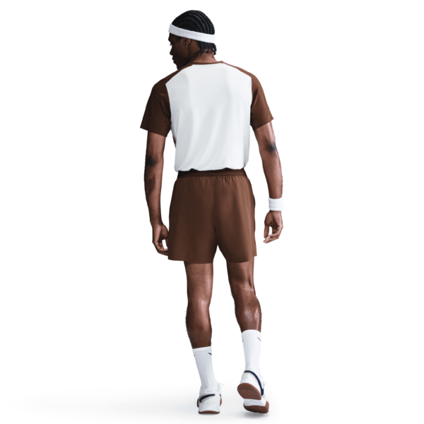 تی شرت تنیس مردانه نایک NikeCourt Advantage- سفید/قهوه ای - Image 4