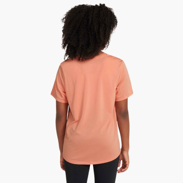 تی شرت تنیس بچگانه (دخترانه ) نایک - Nike One Dri-FIT Fitted - گلبهی - Image 3