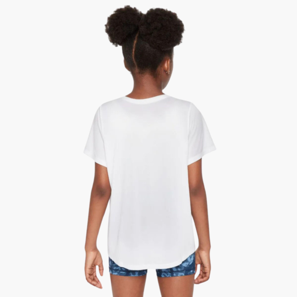 تی شرت تنیس بچگانه (دخترانه ) نایک - Nike One Dri-FIT Fitted - سفید - Image 3