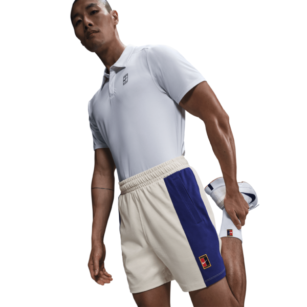 شلوارک تنیس مردانه نایک NikeCourt Heritage 15 cm - کرم - Image 5