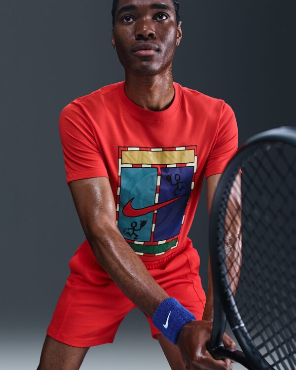 تی شرت تنیس مردانه نایک NikeCourt Dri-FIT Graphic Print- قرمز - Image 3