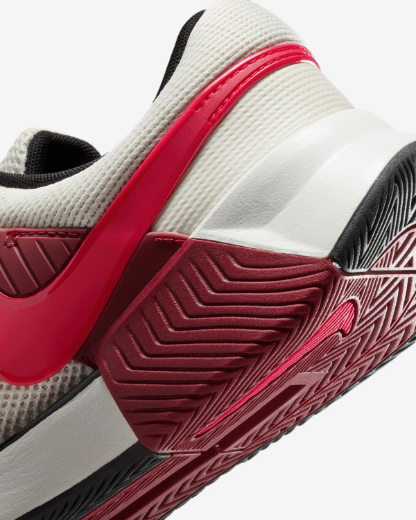 کفش تنیس زنانه نایک Nike Zoom GP Challenge 1 - سفید/قرمز - Image 7