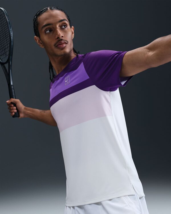 تی شرت تنیس مردانه نایک NikeCourt Advantage- سفید/بنفش - Image 3