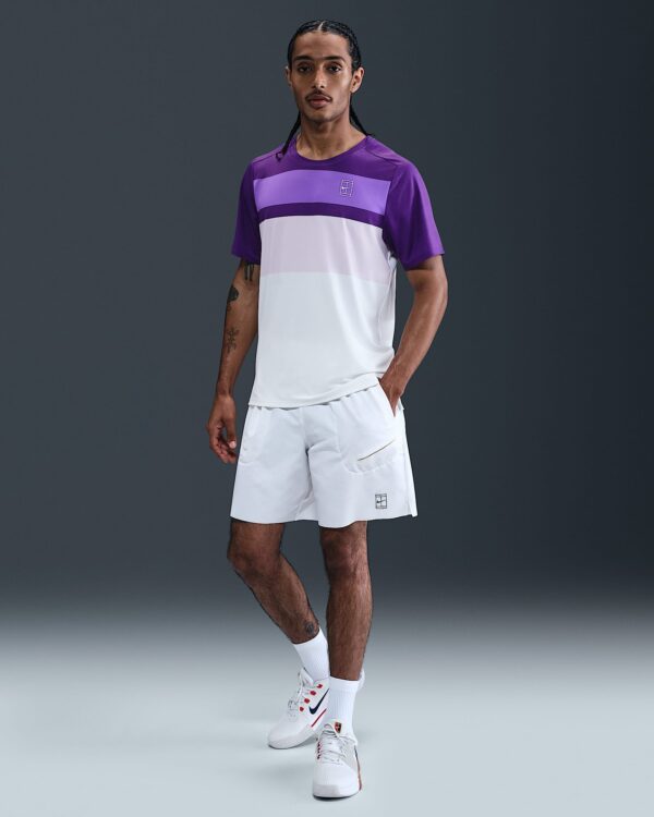 تی شرت تنیس مردانه نایک NikeCourt Advantage- سفید/بنفش - Image 2
