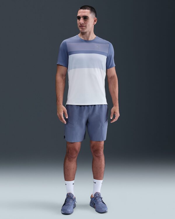 تی شرت تنیس مردانه نایک NikeCourt Advantage- سفید/خاکستری - Image 3
