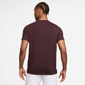 تی شرت تنیس مردانه نایک Nike Court Advantage Dri-FIT – زرشکی