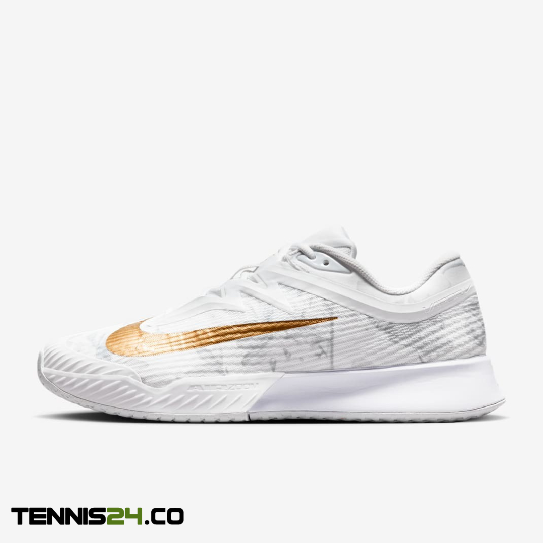 کفش تنیس مردانه نایک Nike Court Vapor Pro 3 PRM Tennis Shoes- سفید/طلایی کفش تنیس مردانه نایک Nike Court Vapor Pro 3 PRM Tennis Shoes- سفید/طلایی
