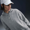 سویشرت تنیس زنانه نایک NikeCourt Heritage Phoenix Fleece - طوسی - Image 3