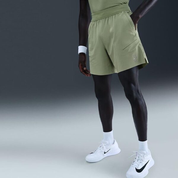 شلوارک تنیس مردانه نایک NikeCourt Advantage Dri-FIT 6'' (15 cm) - سبز - Image 6