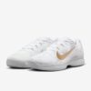 کفش تنیس مردانه نایک Nike Vapor 12 Tennis Shoes- سفید/طلایی - Image 6