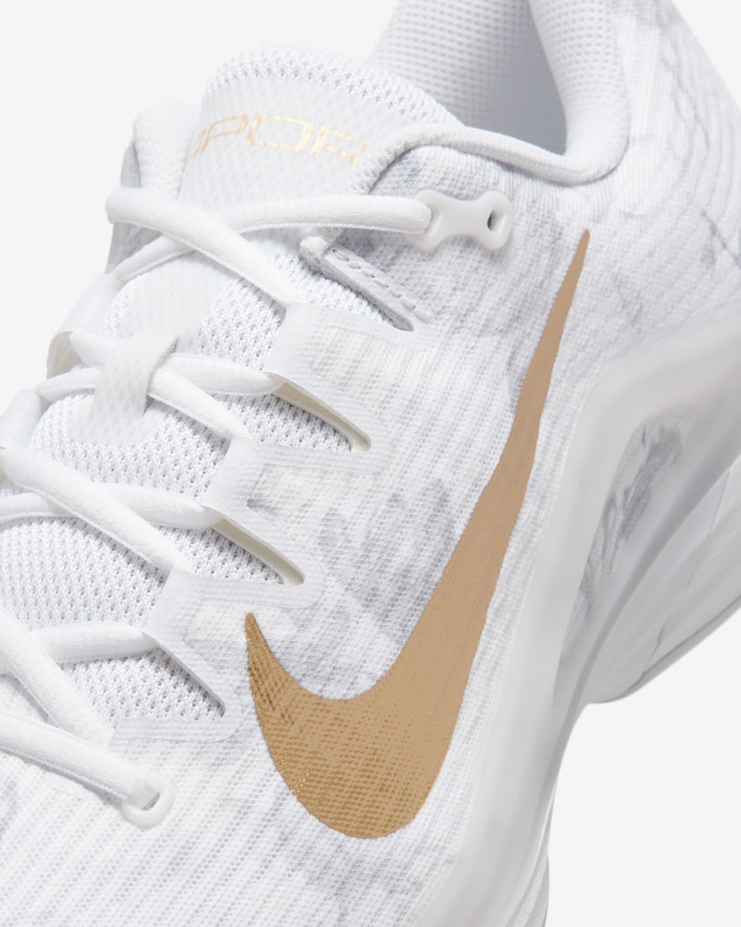 کفش تنیس مردانه نایک Nike Vapor 12 Tennis Shoes- سفید/طلایی کفش تنیس مردانه نایک Nike Vapor 12 Tennis Shoes- سفید/طلایی - Image 8