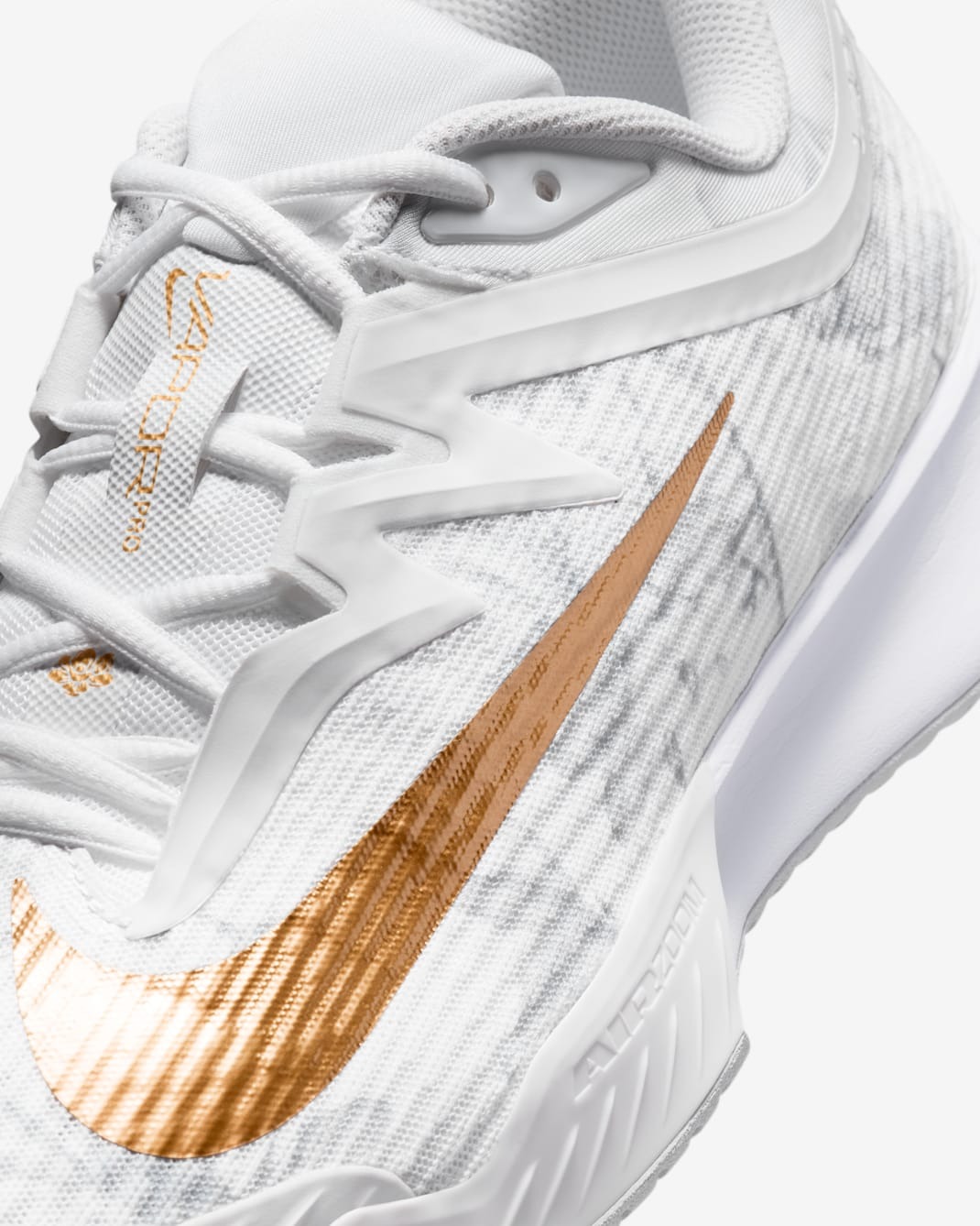 کفش تنیس مردانه نایک Nike Court Vapor Pro 3 PRM Tennis Shoes- سفید/طلایی کفش تنیس مردانه نایک Nike Court Vapor Pro 3 PRM Tennis Shoes- سفید/طلایی - Image 8