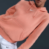 سویشرت تنیس زنانه نایک NikeCourt Heritage Phoenix Fleece - صورتی - Image 3