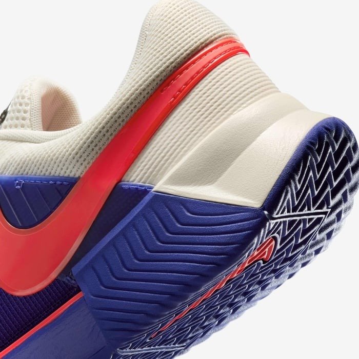 کفش تنیس مردانه نایک Nike GP Challenge 1 Premium- سفید/سرمه ای کفش تنیس مردانه نایک Nike GP Challenge 1 Premium- سفید/سرمه ای - Image 7