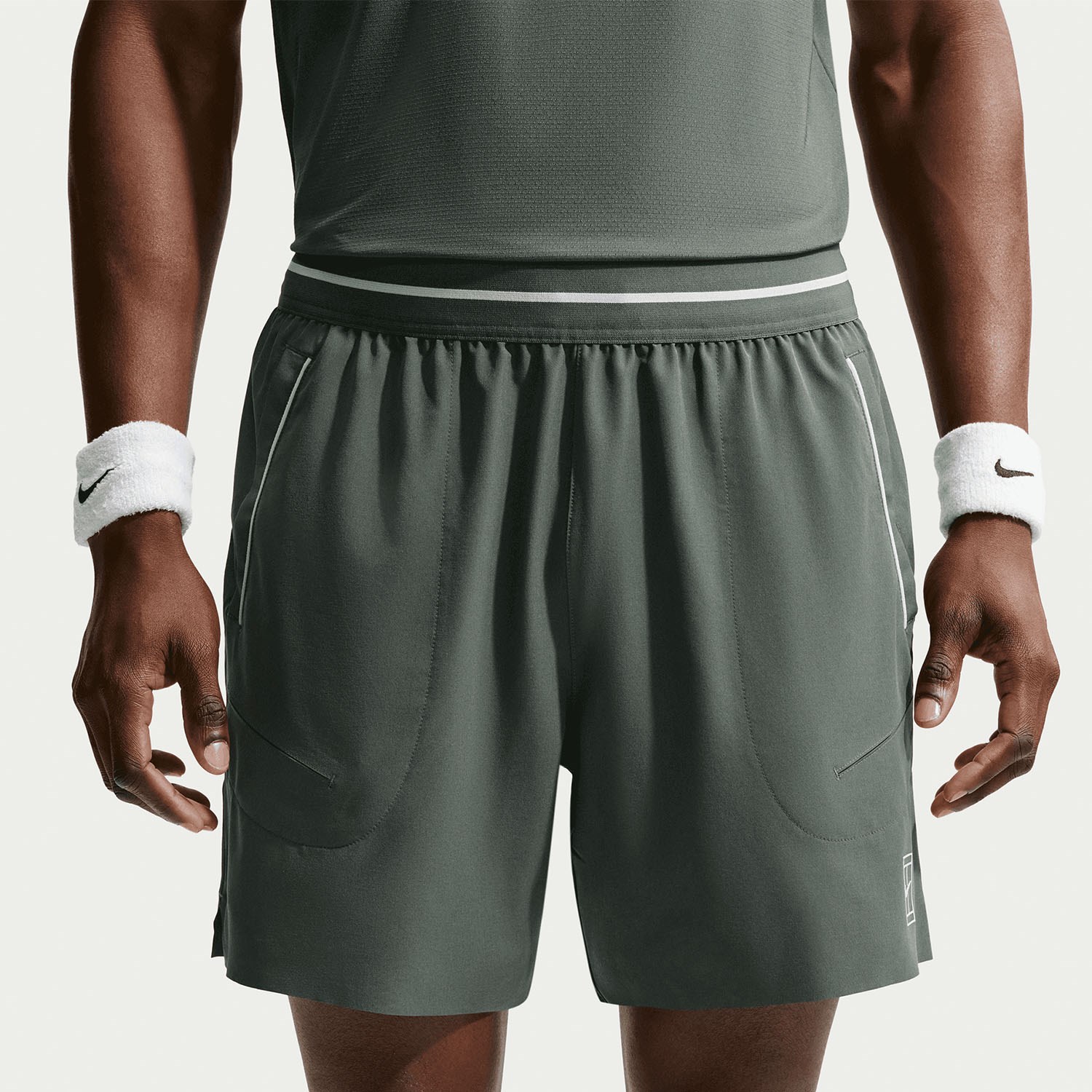 شلوارک تنیس مردانه نایک NikeCourt Advantage Dri-FIT 15 cm– سبز زیتونی شلوارک تنیس مردانه نایک NikeCourt Advantage Dri-FIT 15 cm– سبز زیتونی