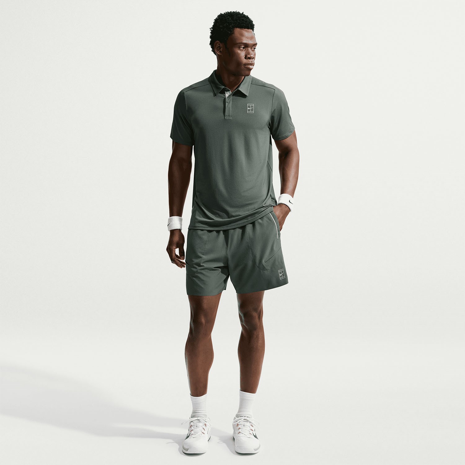 شلوارک تنیس مردانه نایک NikeCourt Advantage Dri-FIT 15 cm– سبز زیتونی - تصویر 3