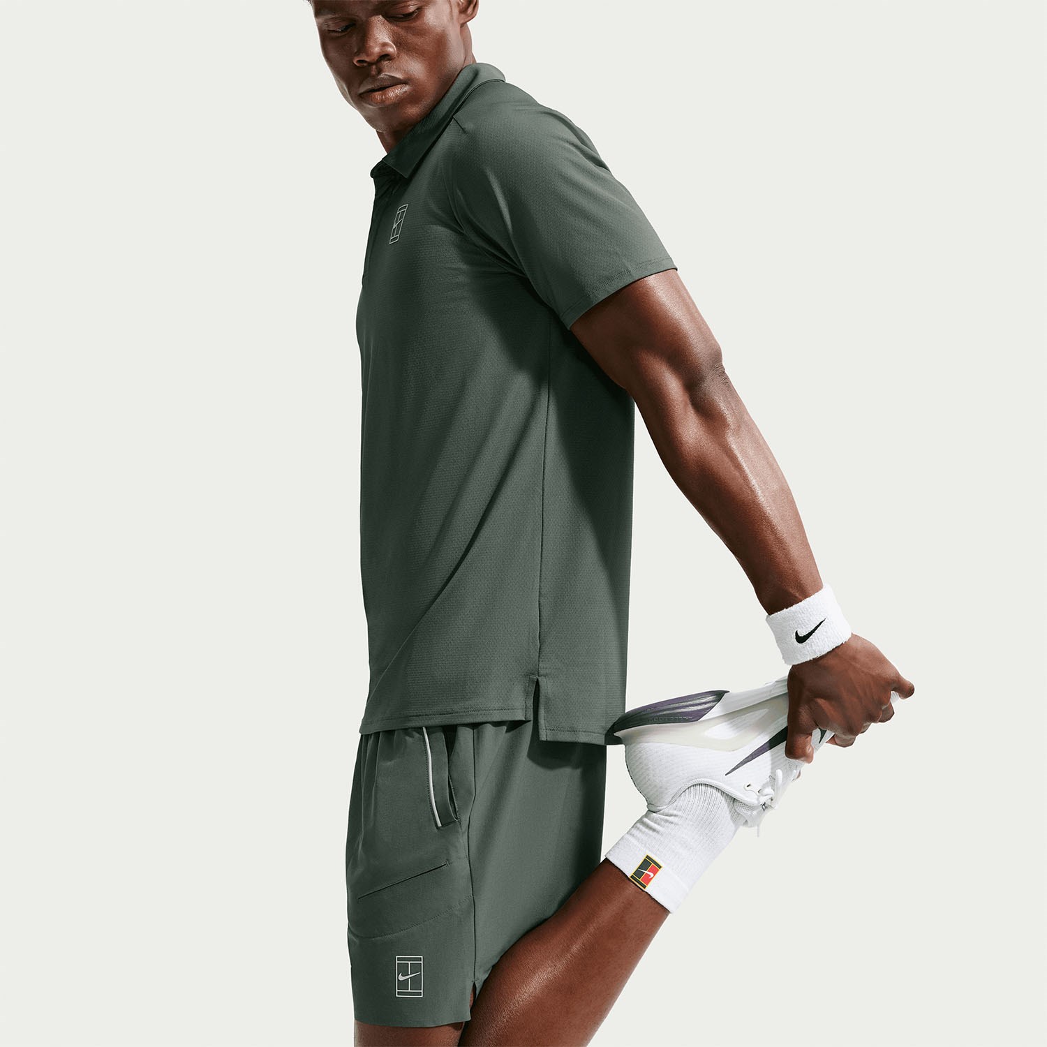 شلوارک تنیس مردانه نایک NikeCourt Advantage Dri-FIT 15 cm– سبز زیتونی - تصویر 4