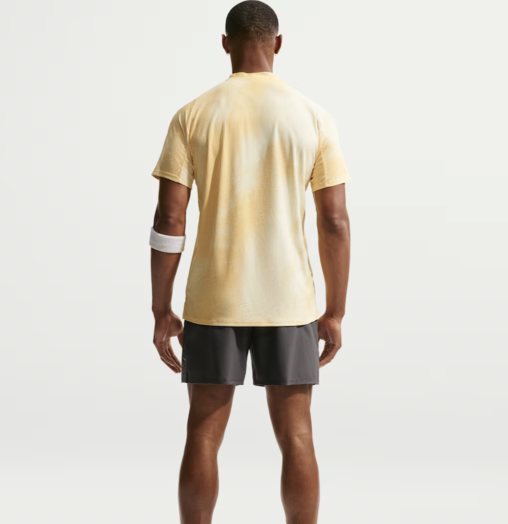 تیشرت تنیس مردانه نایک NikeCourt Slam RG Dri-FIT ADV – کرم/طلایی - تصویر 3