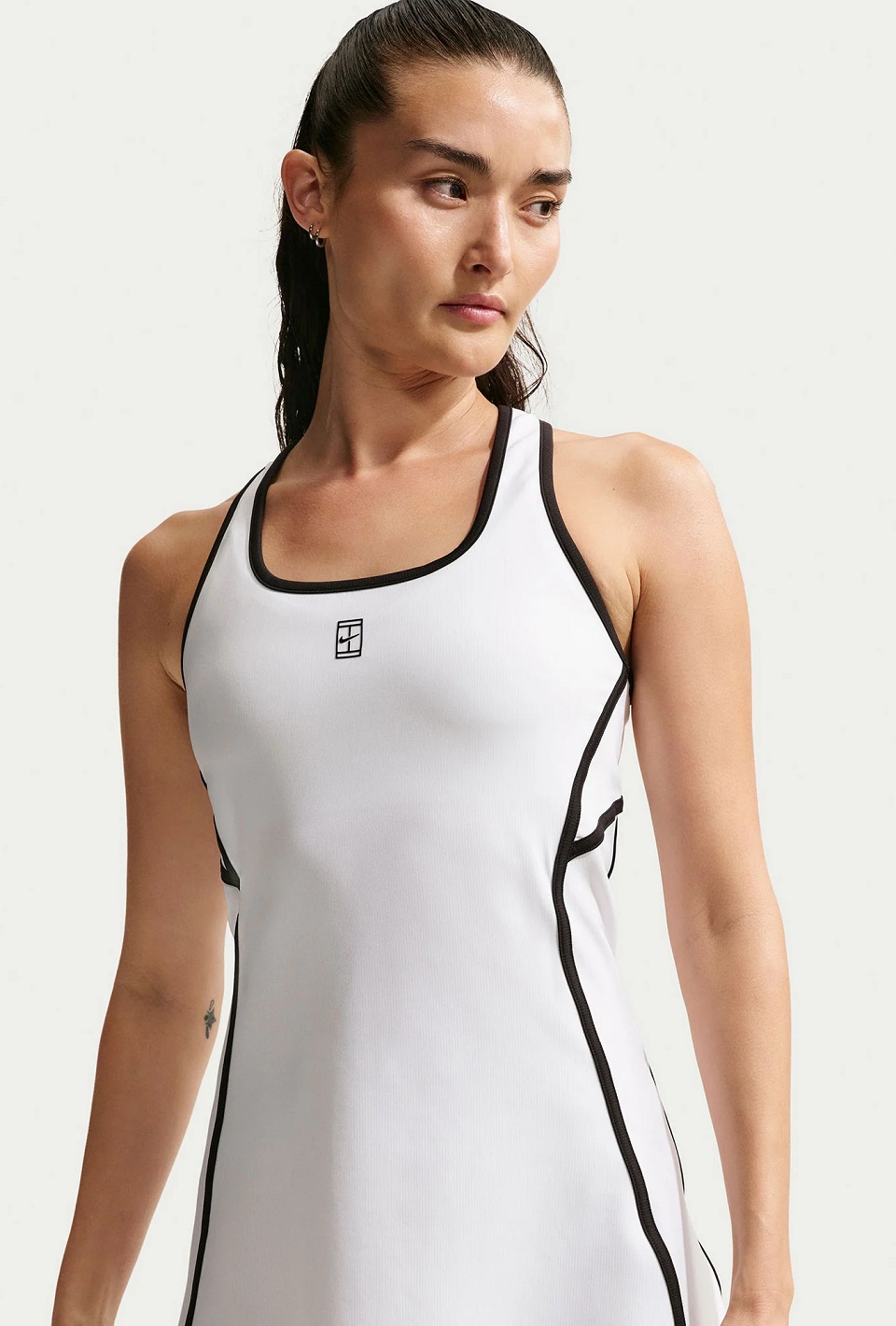 لباس تنیس زنانه نایک Advantage Dri-FIT – سفید - Image 4
