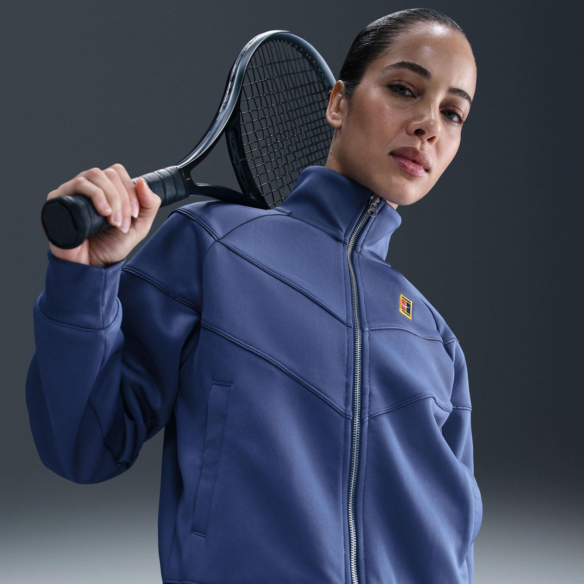 سویشرت تنیس زنانه نایک NikeCourt Fall Heritage – سرمه ای روشن سویشرت تنیس زنانه نایک NikeCourt Fall Heritage – سرمه ای روشن